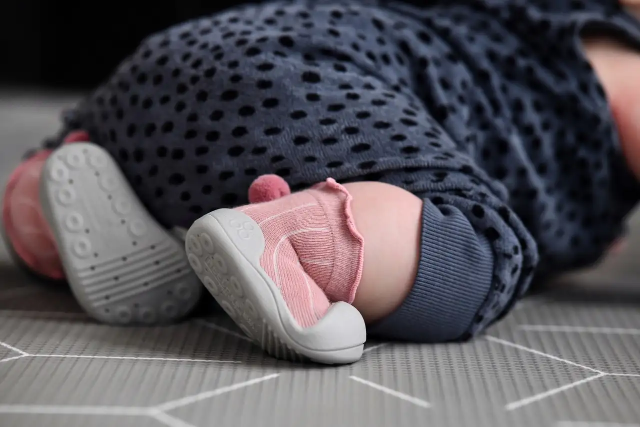 Attipas Baby Shoe Pom Pom